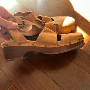 Vionic clog style sandals US 7